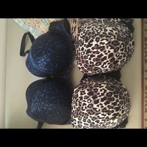 2 women’s bras